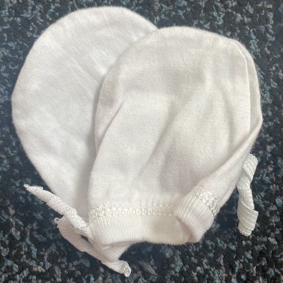 Baby hats and mittens 0-3m - Picture 4 of 8